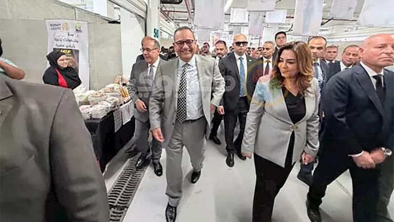 بازار القاهرة يوفر خصومات حتى 50% على الملابس واللحوم