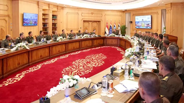 وزير الدفاع يتابع تدريب الجيشين الثانية والثالثة