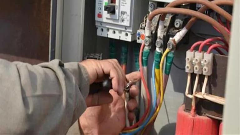 الكهرباء تحذر من مدعي تخفيض غرامات سرقة التيار
