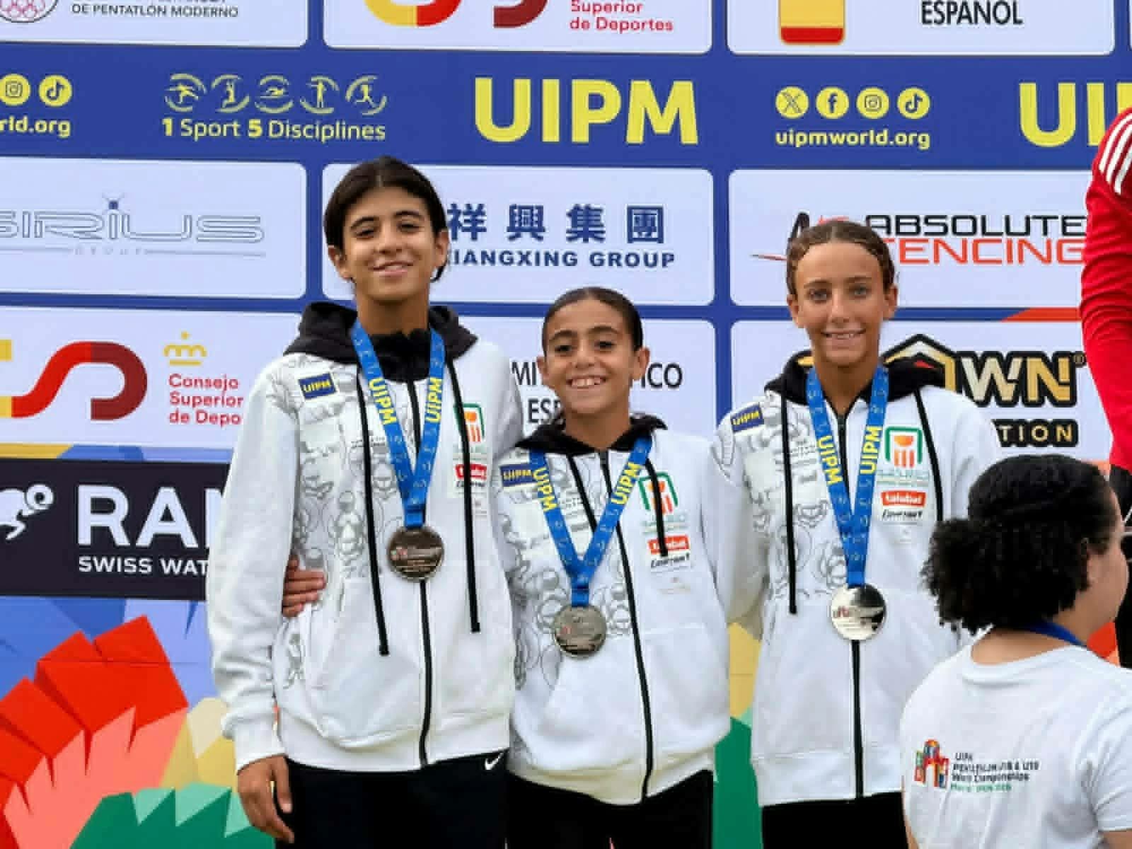 وزير الرياضة يهنئ أبطال الخماسي بعد فوز العالم تحت 15