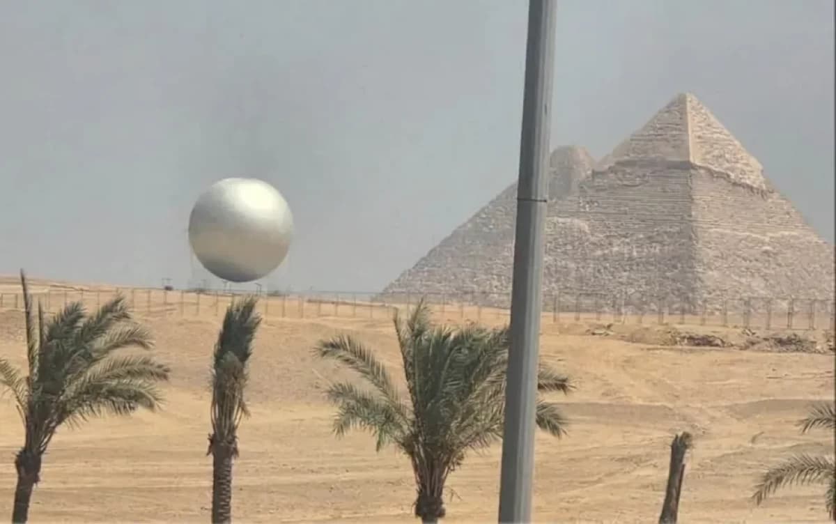 سر البالون الفضى في الأهرامات