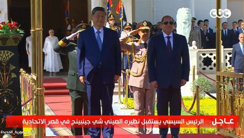 السيسي يستقبل الرئيس الصيني بالمكتب الرئاسي