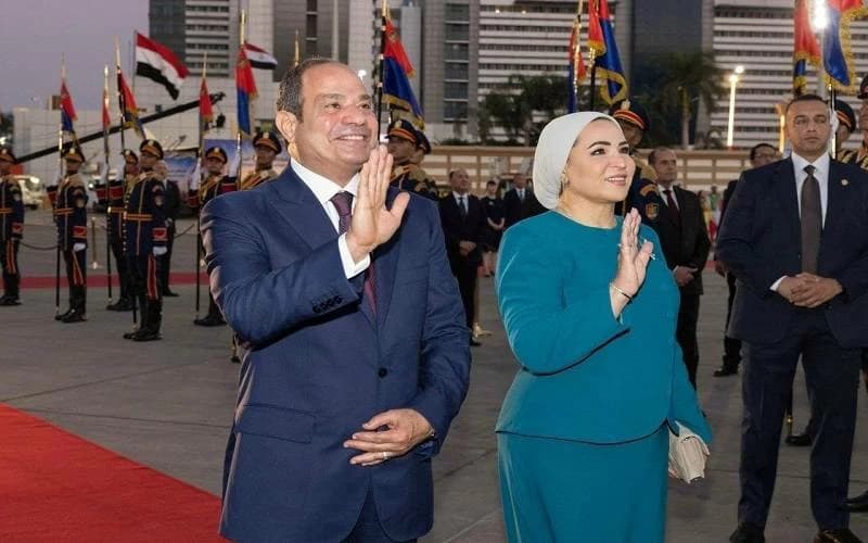 السيسى يودع الرئيس الصينى بمطار القاهرة
