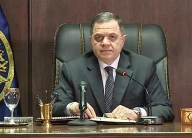 وزير الداخلية يرد الجنسية لـ21 ويبعد 3 أجانب