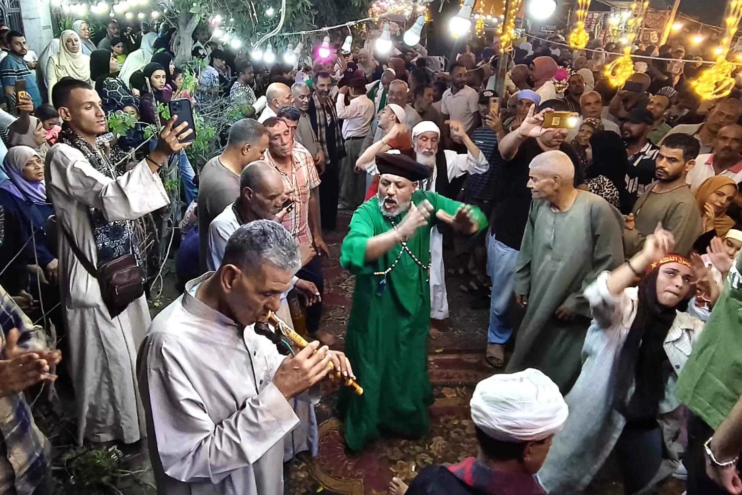 آلاف المصريين يحتفلون بمولد القباري في الإسكندرية