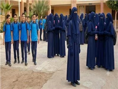 وزارة التعليم تصدر بيانًا عن منشور النقاب والإدناء في قنا