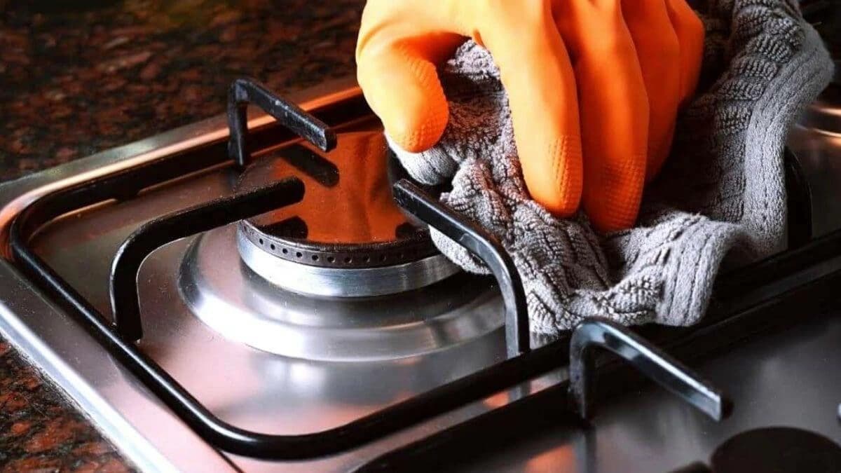 طرق تنظيف عيون البوتاجاز والحوامل