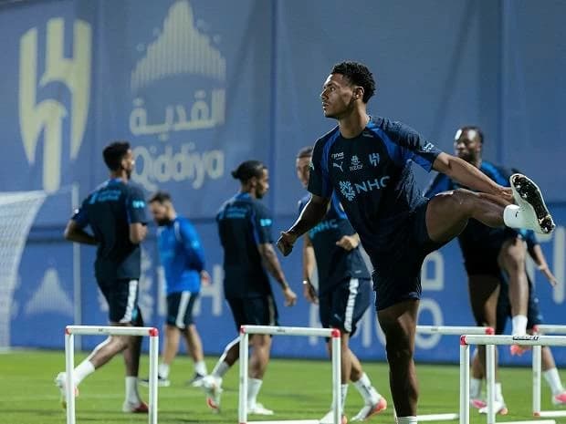 واتكينز يقود تشكيل الهلال ضد نيوم