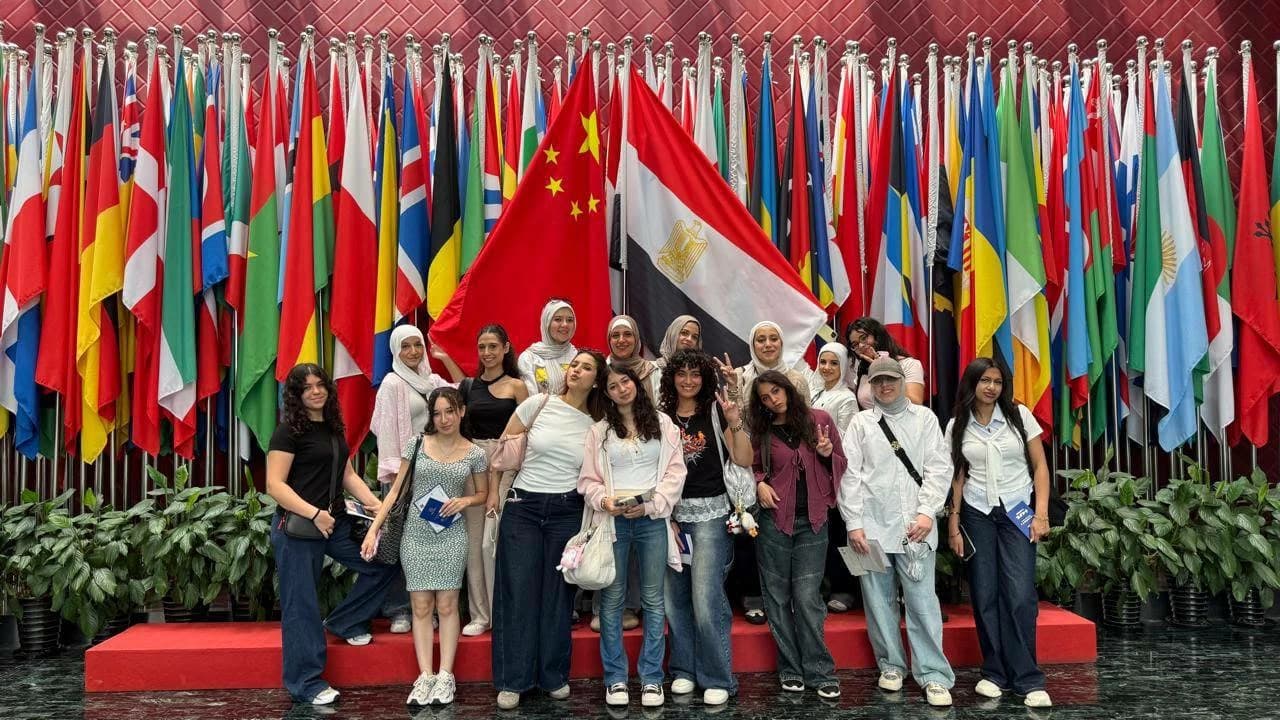 الجامعة البريطانية في مصر ترسل طلاب الصينية لبكين