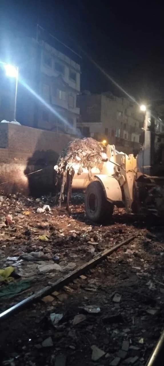 إزالة 820 طنًا من المخلفات في يوم واحد بغرب الدلتا