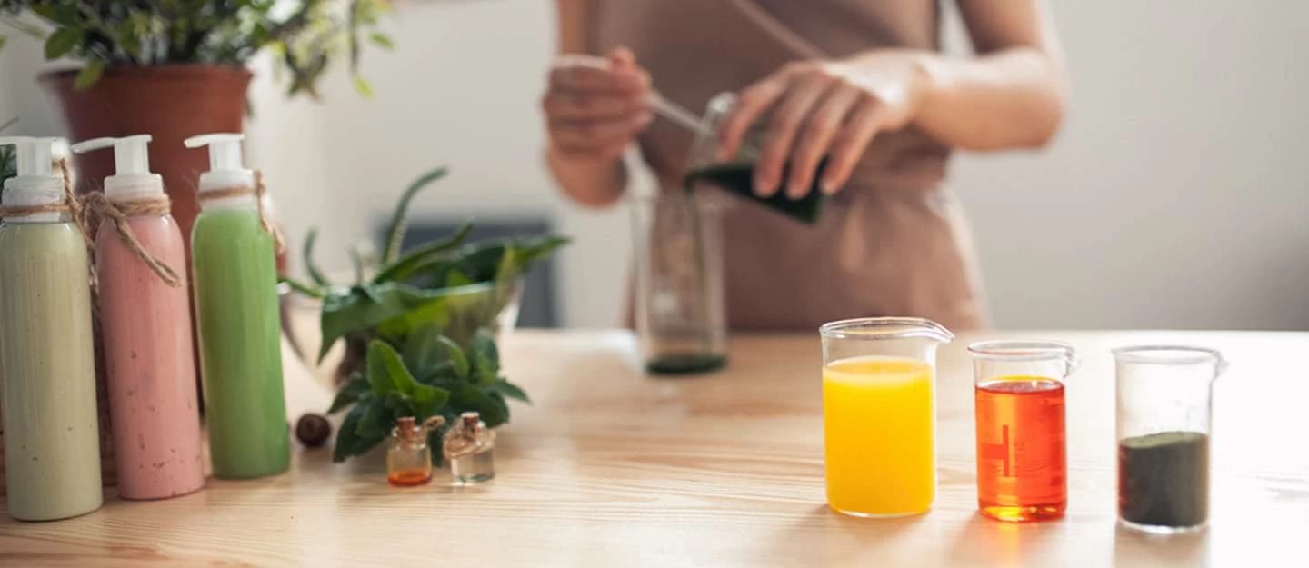 طرق اقتصادية لصناعة الصابون السائل في المنزل
