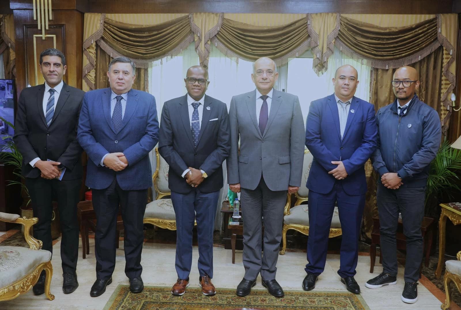وفد من مدغشقر يزور ميناء الإسكندرية