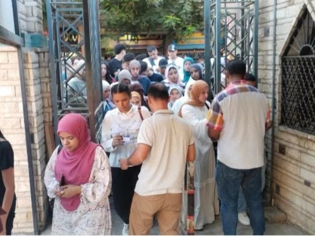 جامعة بنها تحدد قواعد لبس والتصوير في بداية الدراسة
