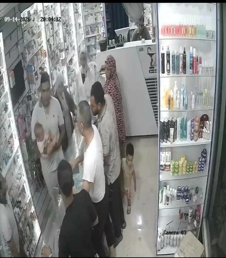 صيدلي ينقذ طفلة ابتلعت كرتون