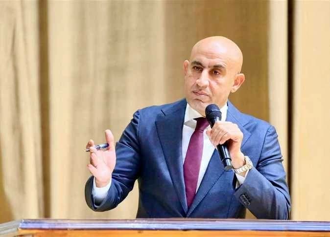 حظر تصوير المعلمين في المدارس لمدة عام