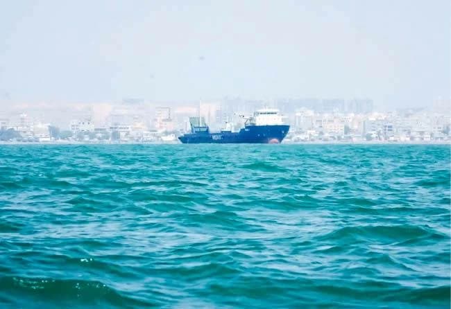 تراجع عبور السفن بمضيق هرمز وسط التوترات
