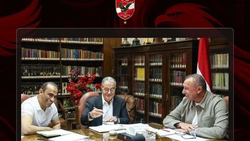 غضب لاعب الأهلي من تصرف ياسين منصور