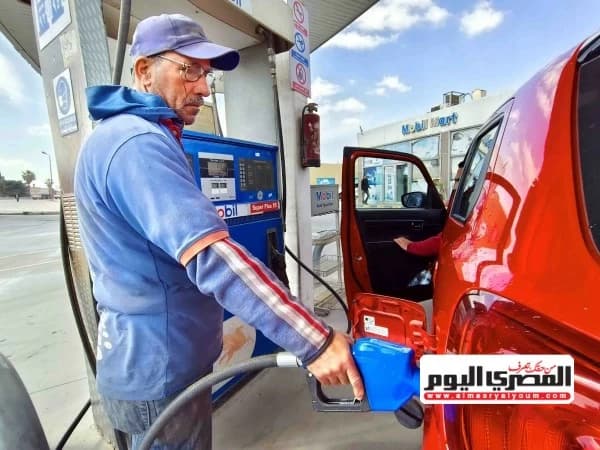 خبير اقتصادي يتوقع رفع أسعار البنزين والسولار