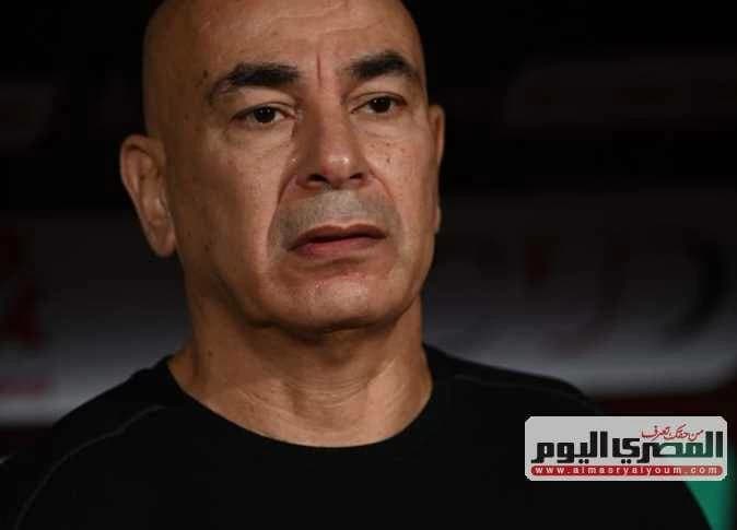 حسام حسن يشجع لاعبي مصر بعد التعادل