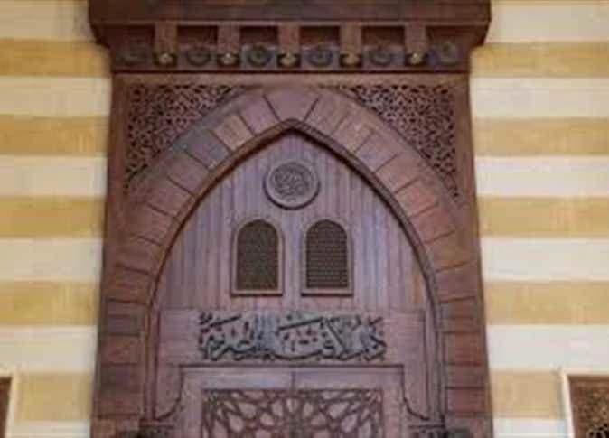 دار الإفتاء توضح حكم الصلاة في السيارة