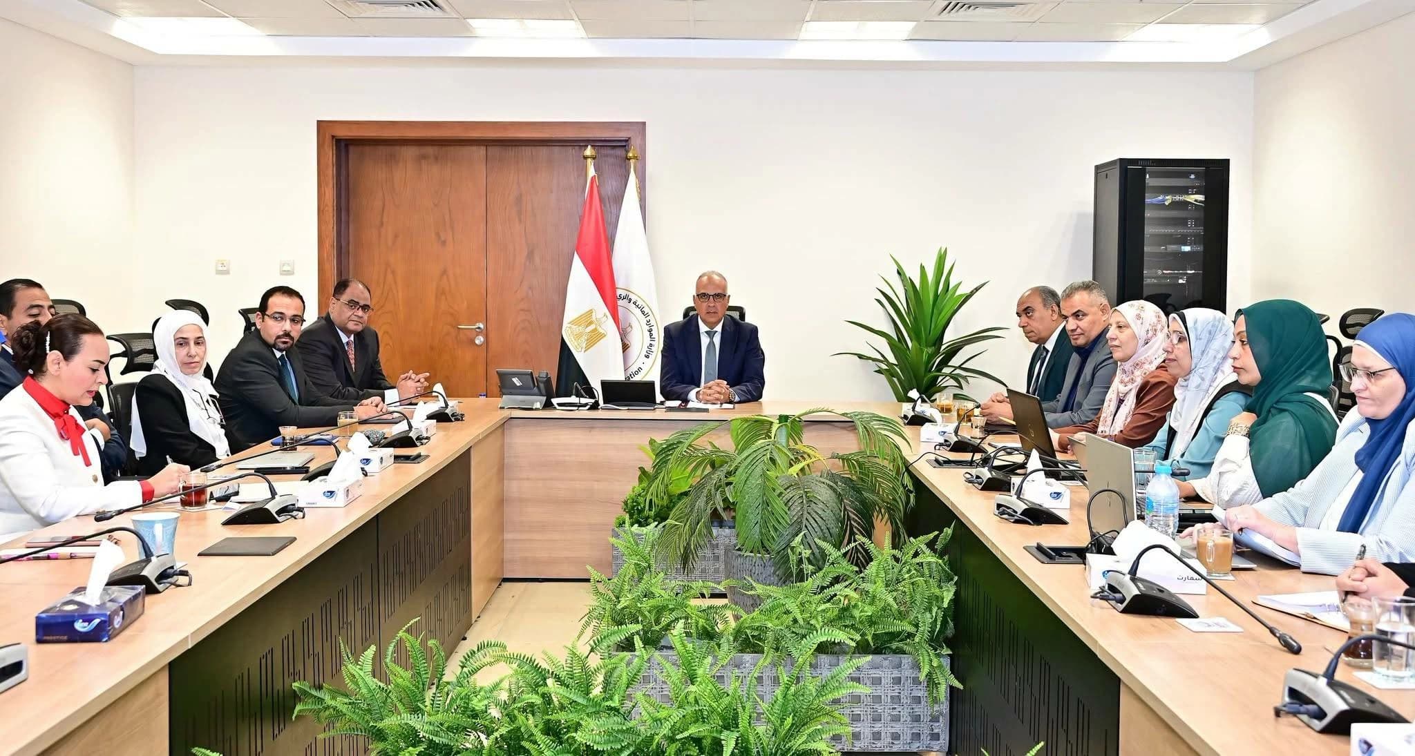 وزير الري يدعو لتعزيز الشراكة مع القطاع الخاص في إدارة المياه