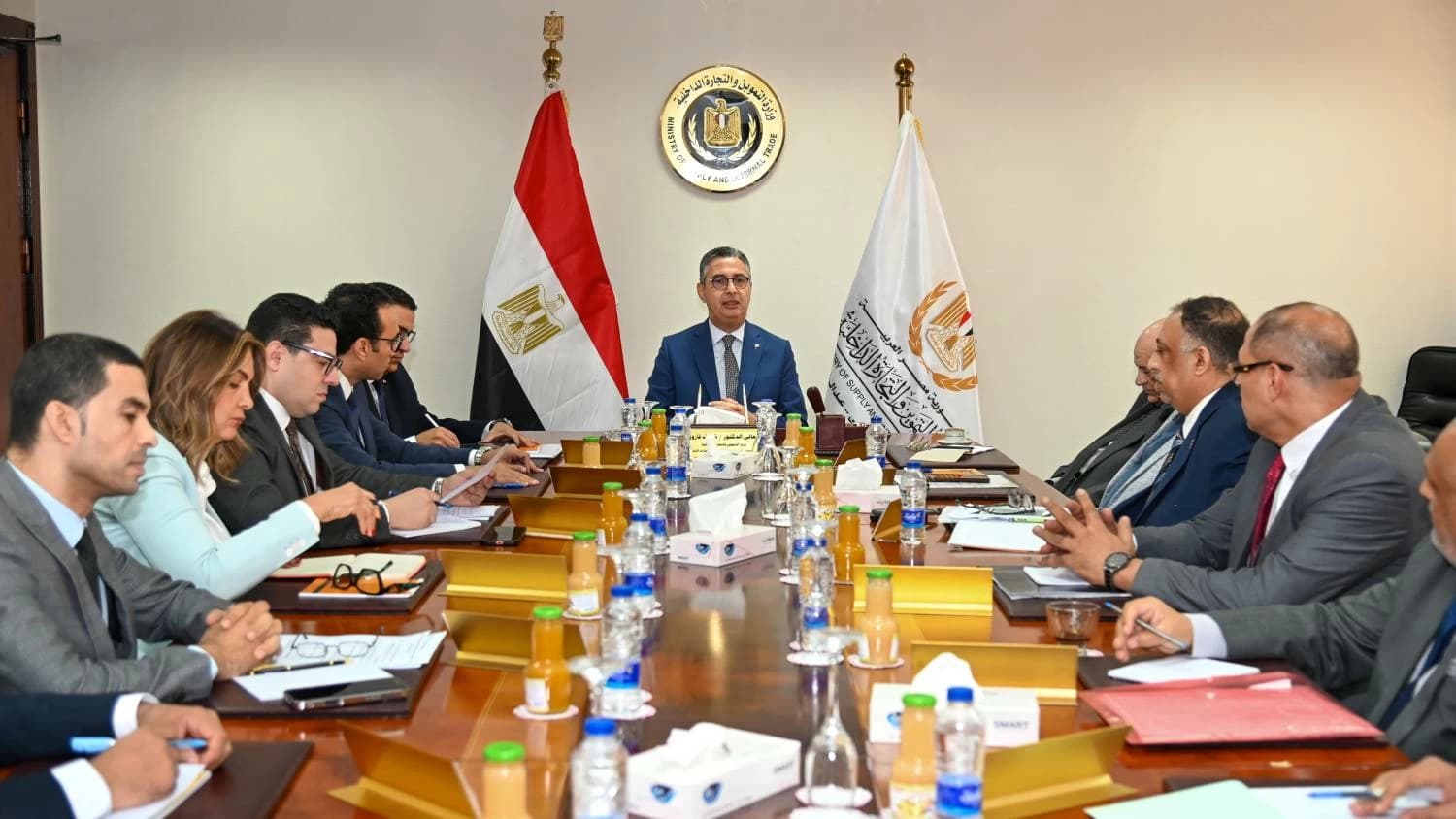 وزير التموين يعقد اجتماعًا لبحث تكاليف الخبز السياحي والفينو