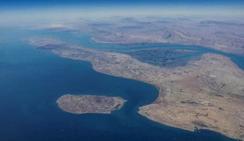إيران تنفي استهداف جزيرة قشم عسكريا