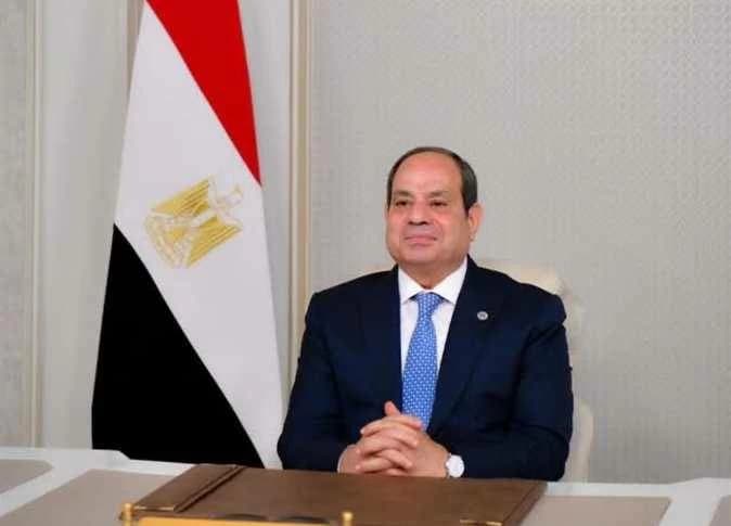 السيسي يصدر قرارا بشأن الصليب والهلال