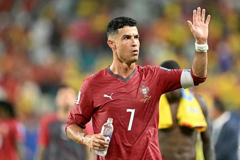 صحف العالم تدين ممارسات رونالدو وتهدد ألقاب برشلونة