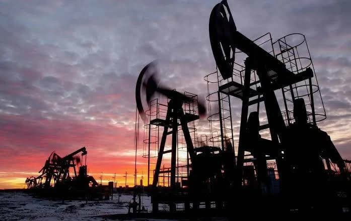 انخفاض النفط مع عودة صادرات الشرق الأوسط