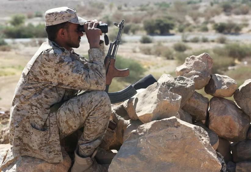 الحكومة اليمنية تهاجم مواقع حوثية قرب باب المندب