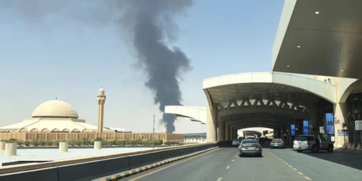 الكويت تدين هجمات الحوثي على مطاري السعودية