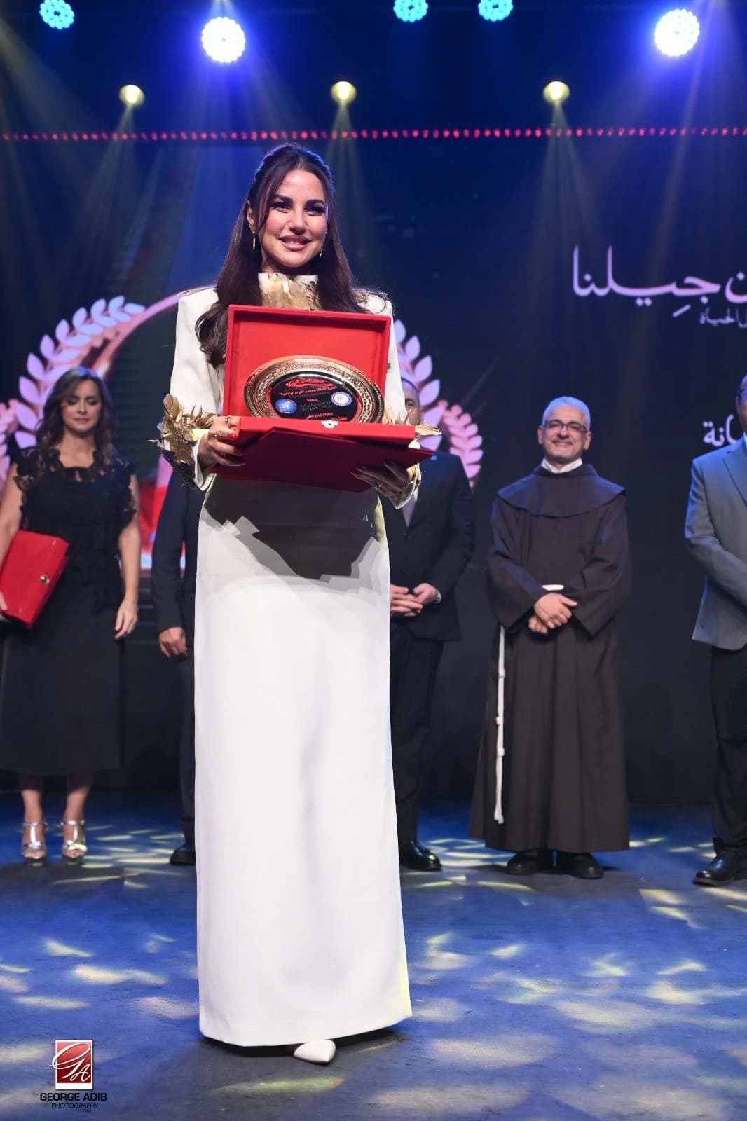 تكريم درة في مهرجان جيلنا الثالثة