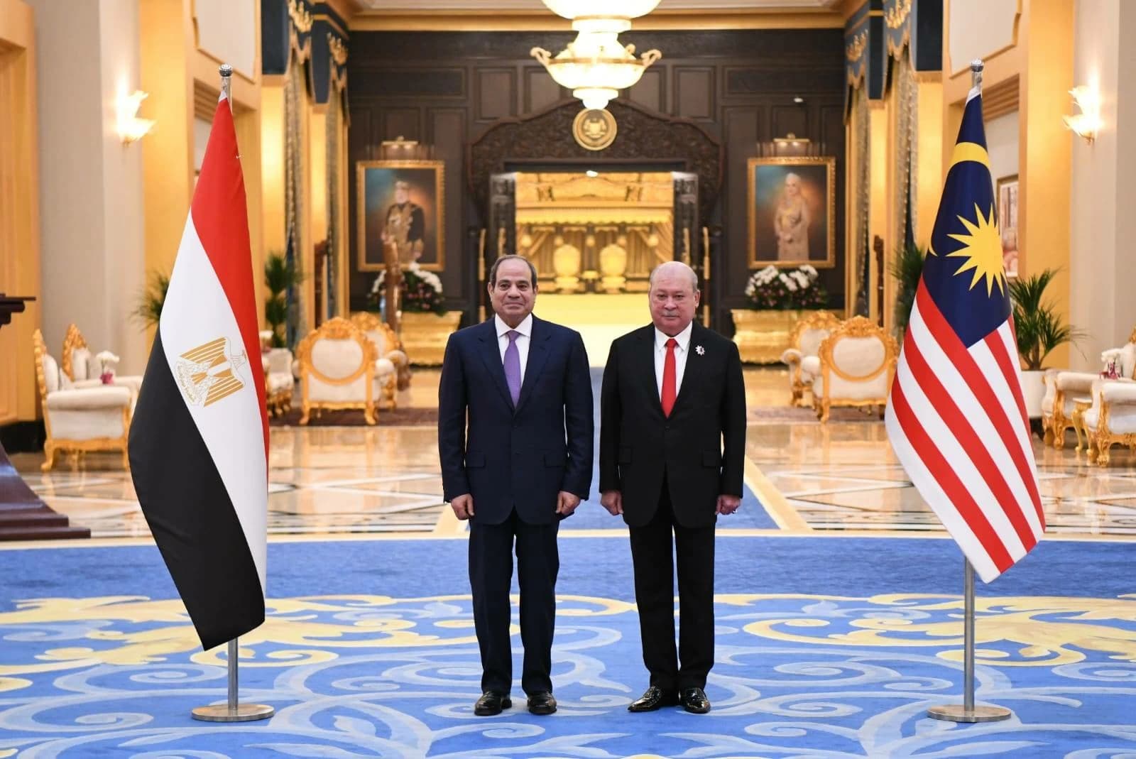 السيسي يدعو ملك ماليزيا ورئيس الوزراء لزيارة مصر