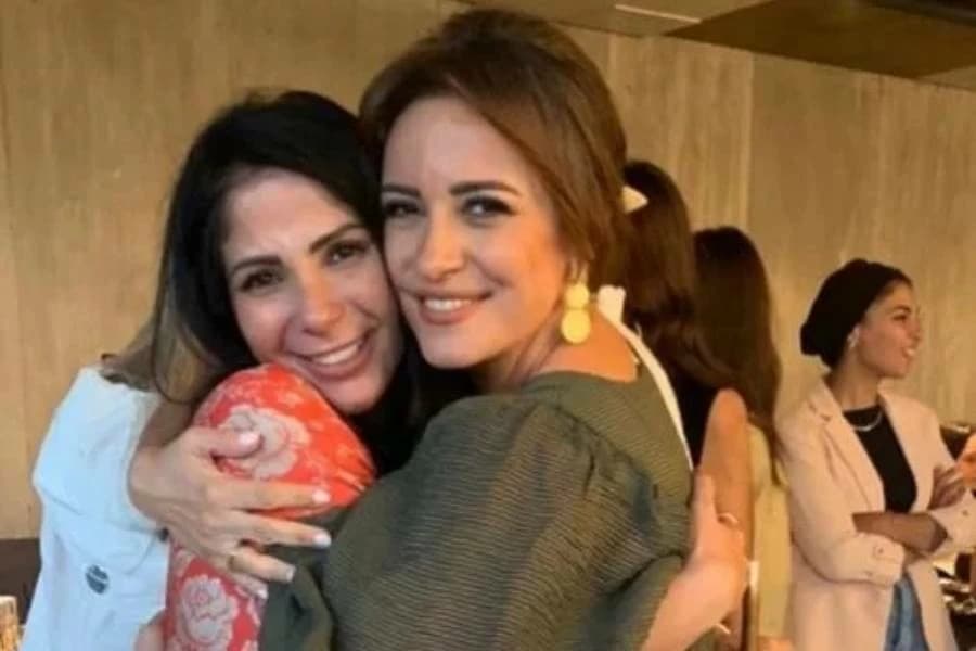 منى زكي توجه رسالة لريهام عبد الغفور