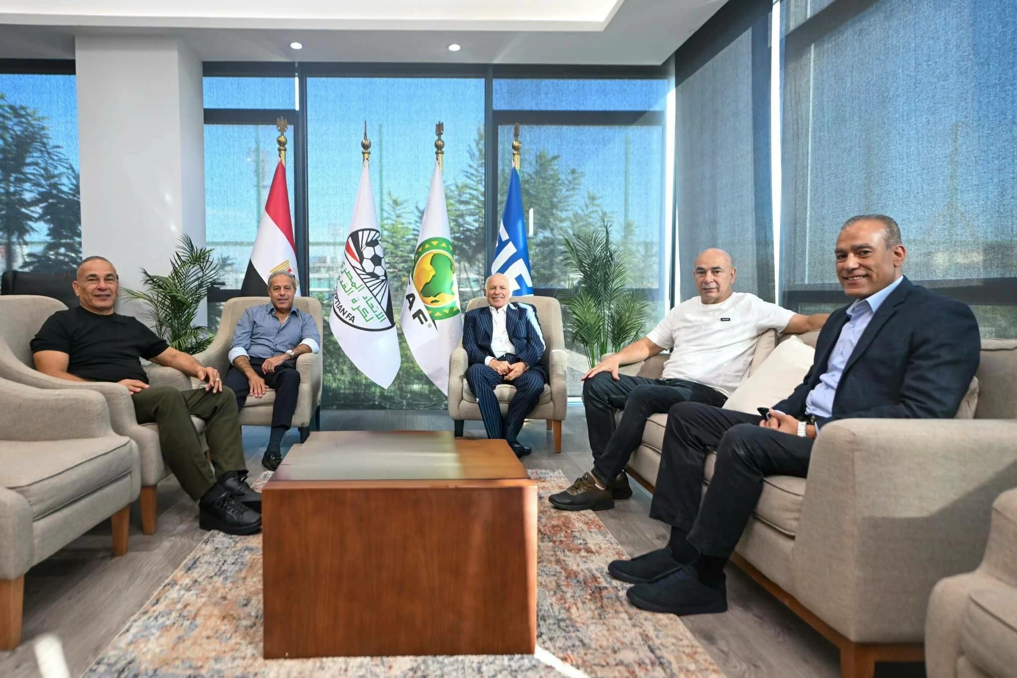 أبوريدة يقابل حسام وإبراهيم حسن