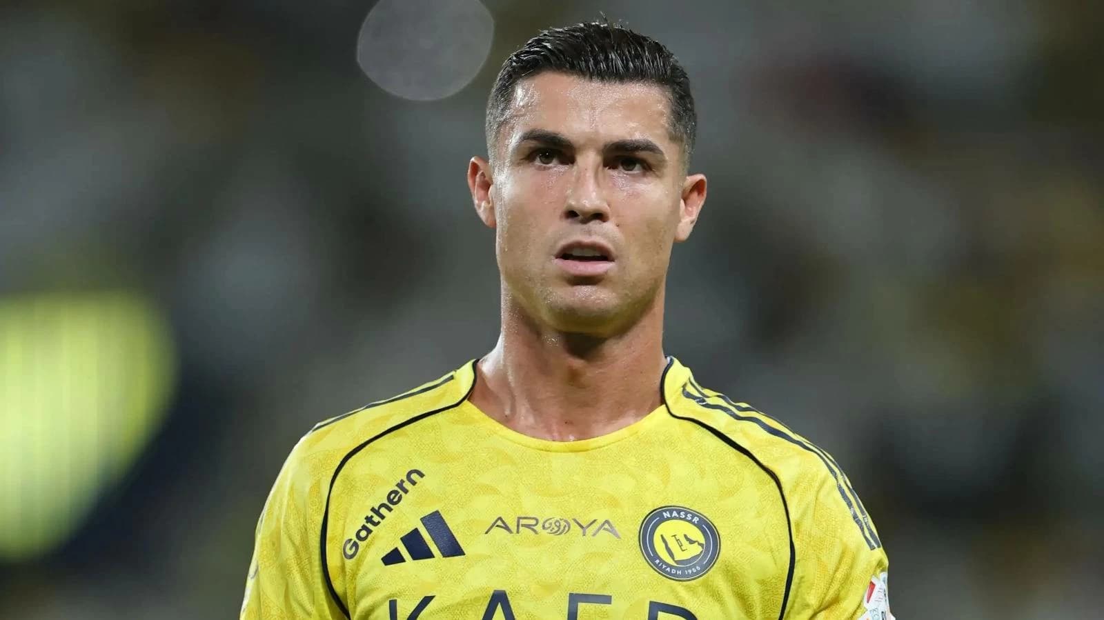 رونالدو يصف نفسه بأنه الأفضل في تاريخ كرة القدم