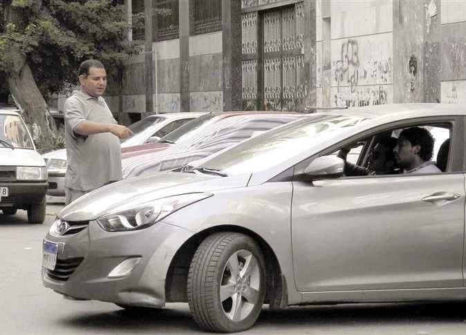 من يحدد سعر الركنة خبير مروري يوضح أن الزي والتراخيص أساس تنظيم السوق
