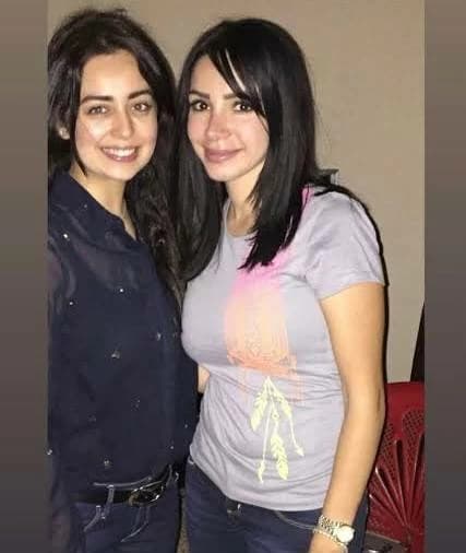 هبة مجدي تدعم إنجي علاء في محنتها