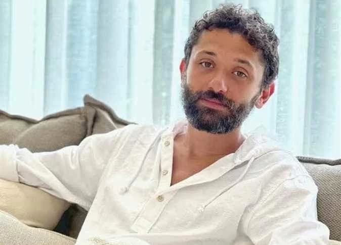 كريم محمود عبد العزيز يثير اهتمام جمهوره بتصريح غامض