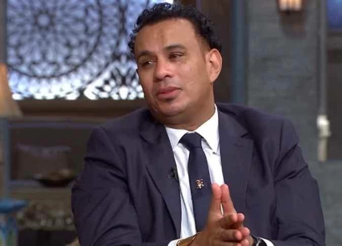 محمود الليثي يوضح سبب إقامته مع عائلته في الفندق