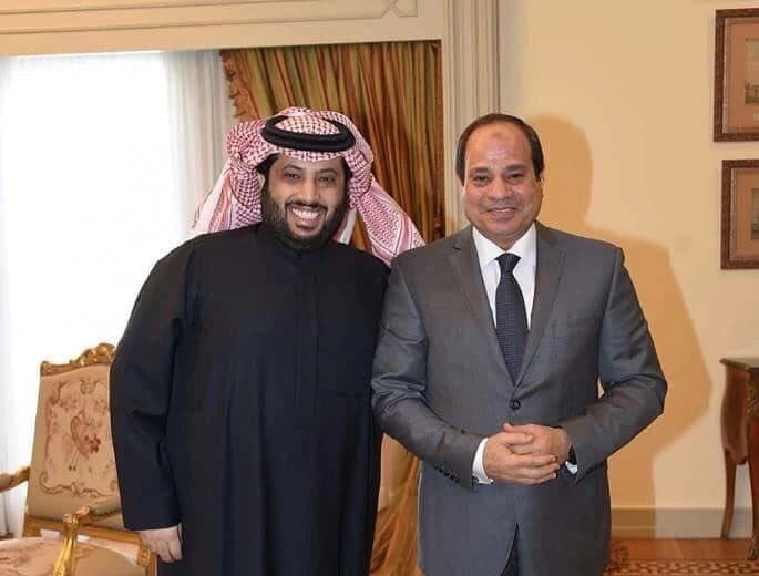 تركي آل الشيخ يهاجم الدساتير ويرفض الثقة إلا بالسيسي