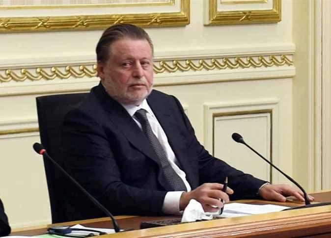 الدولار يتجاوز 55 جنيها ومحافظ البنك المركزي يدعو للقلق من الاستقرار
