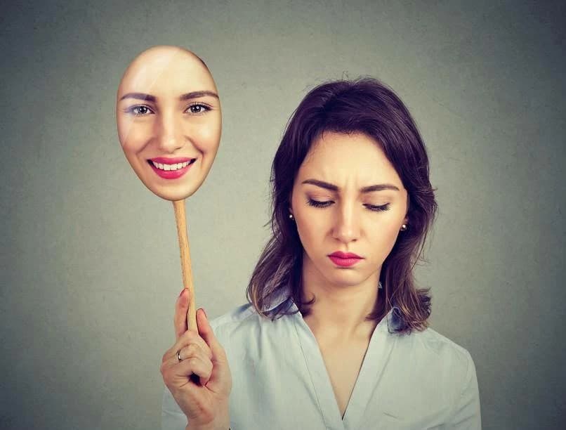5 أبراج تخفي أحزانها