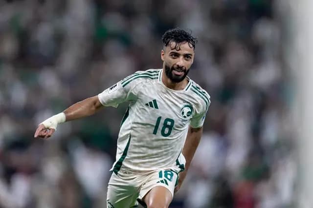 الأهلي السعودي يتابع إصابة أبو الشامات