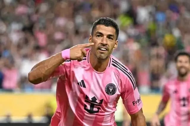 سواريز يعطل ظهور ليفاندوفسكي الأول في MLS