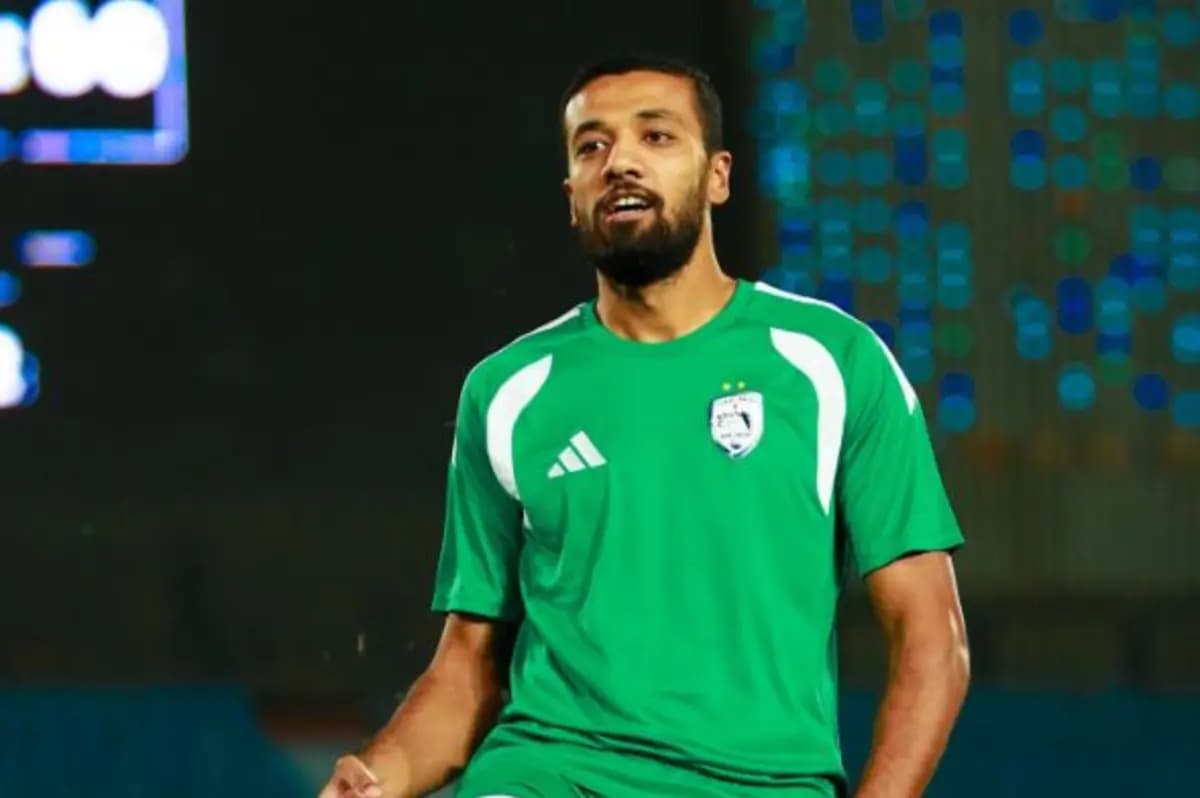 مدافع إنبي يوثق علاقته بالزمالك والأهلي