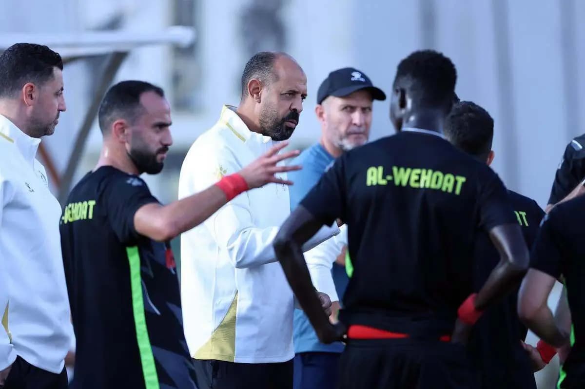 الوحدات يوقع مع النحاس بعد أسبوعين من الوصول