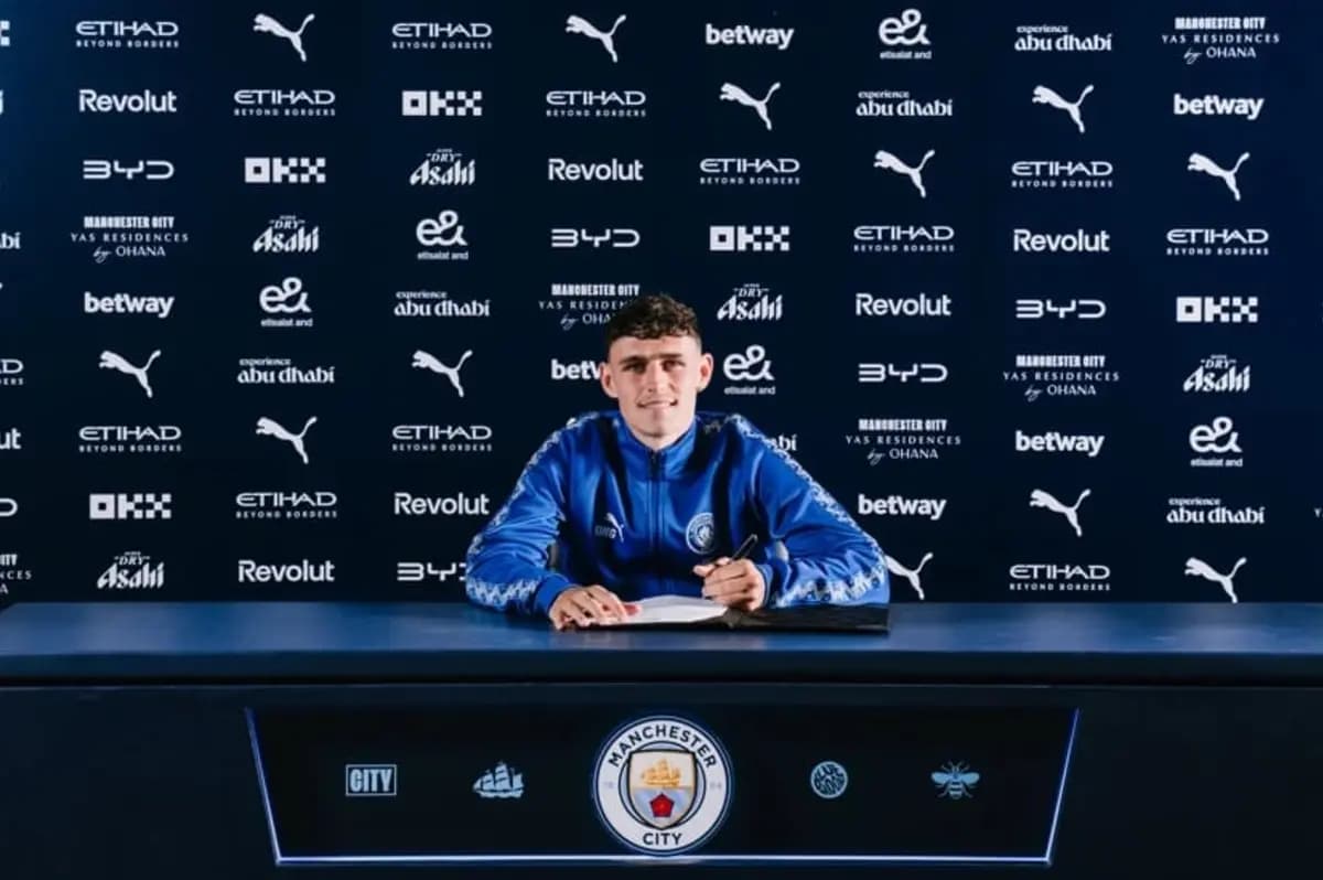 Manchester City extends Foden's contract