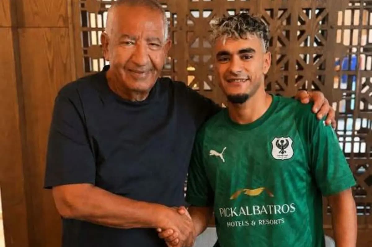 المصري يجدد عقد الزياني لأربعة مواسم